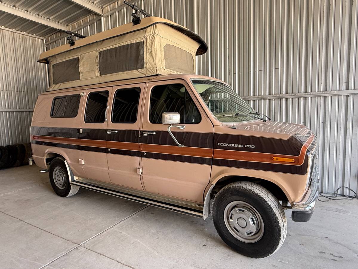 Ford-Econoline-camper-1988