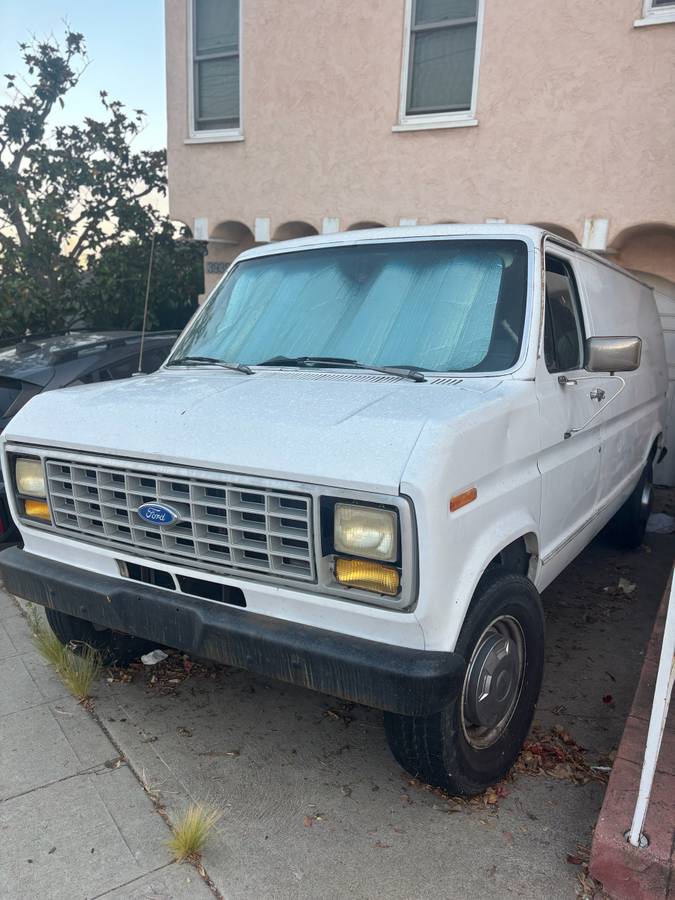 Ford-Econoline-cargo-van-1991-white
