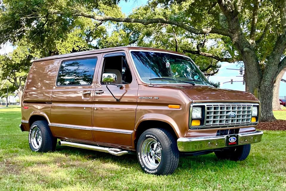 Ford-Econoline-e-150-1989