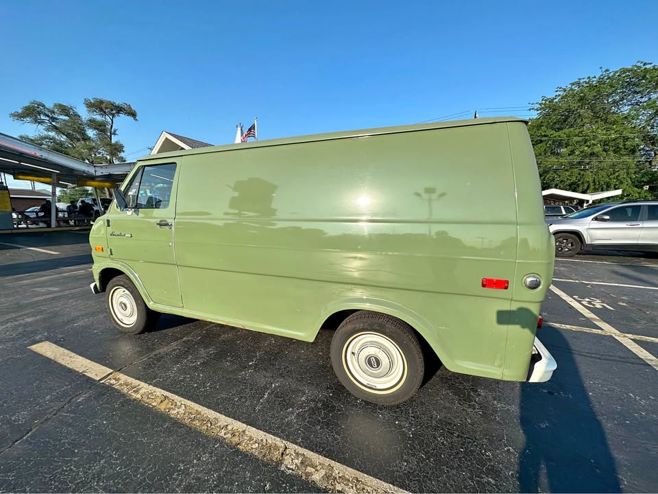 Ford-Econoline-e150-cargo-1972