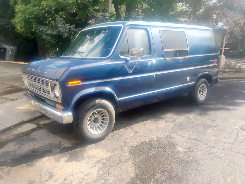 Ford-Econoline-e150-cargo-1977