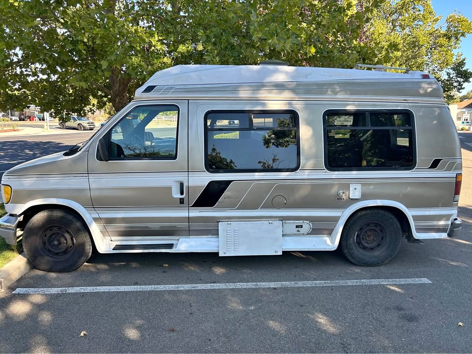 Ford-Econoline-e150-cargo-1992