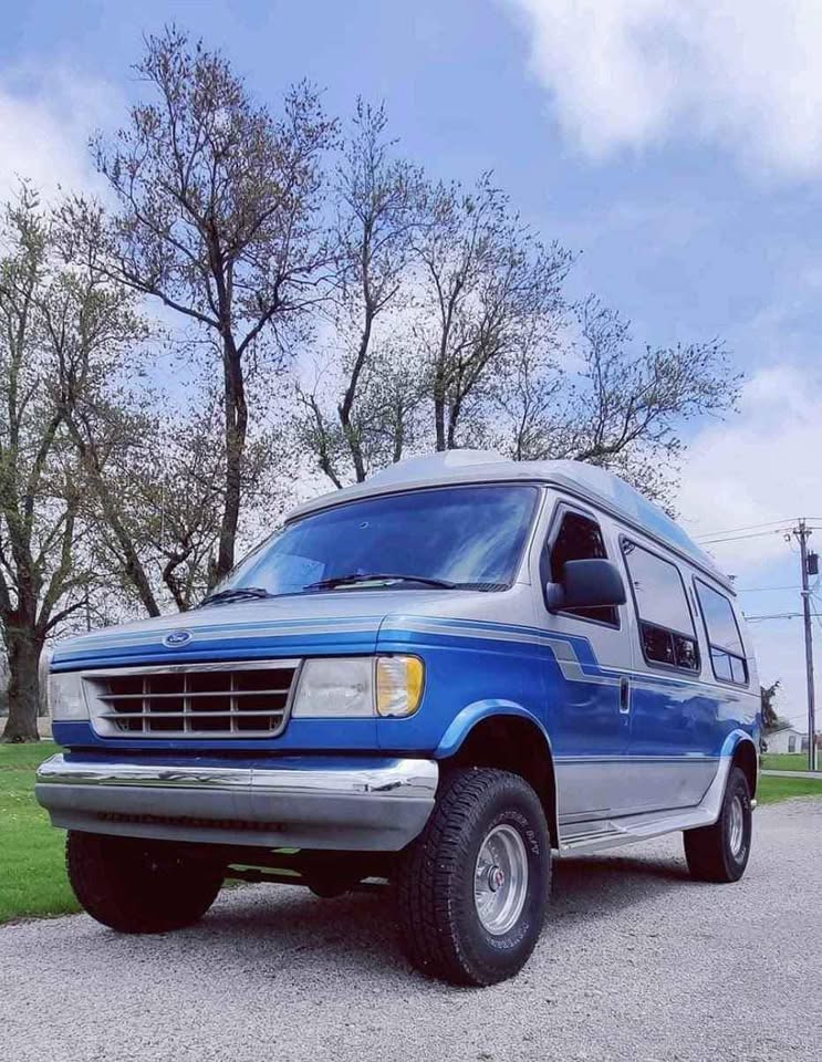 Ford-Econoline-e150-cargo-1992