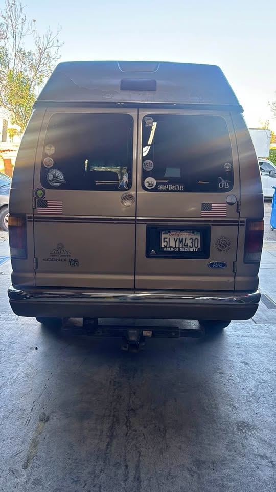 Ford-Econoline-e150-cargo-1993