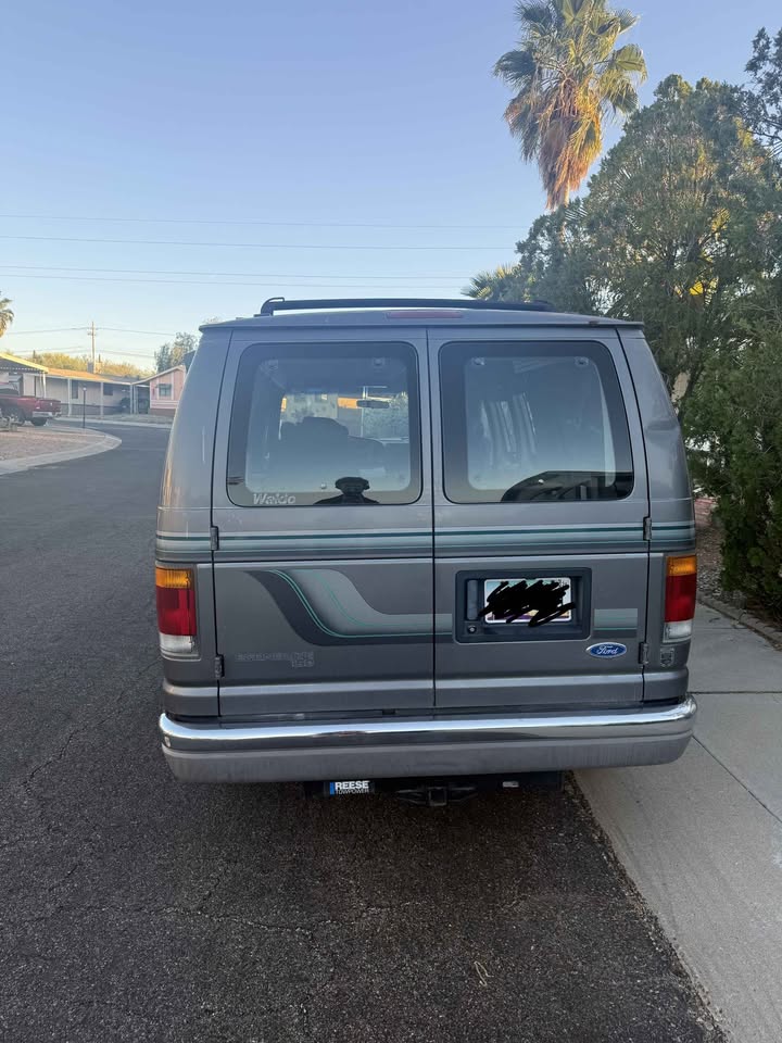 Ford-Econoline-e150-cargo-1994