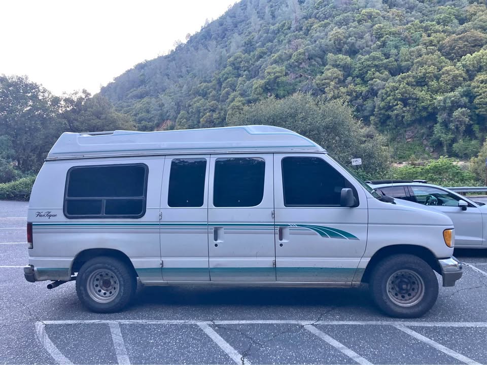 Ford-Econoline-e150-cargo-1995