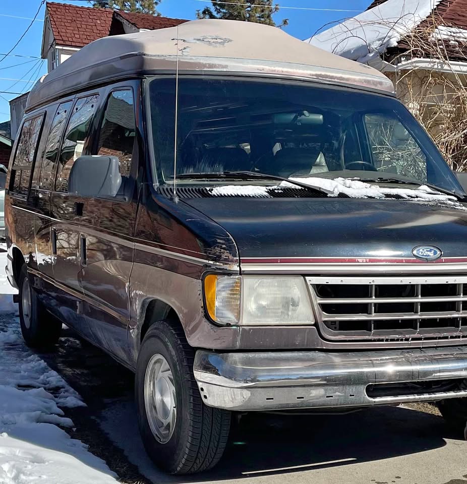 Ford-Econoline-e150-cargo-1996
