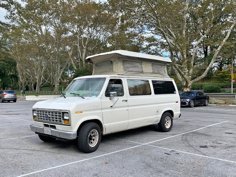 Ford-Econoline-e150-club-wagon-van-1987