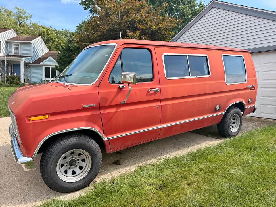 Ford-Econoline-e150-passenger-1978