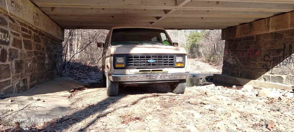 Ford-Econoline-e150-passenger-1986