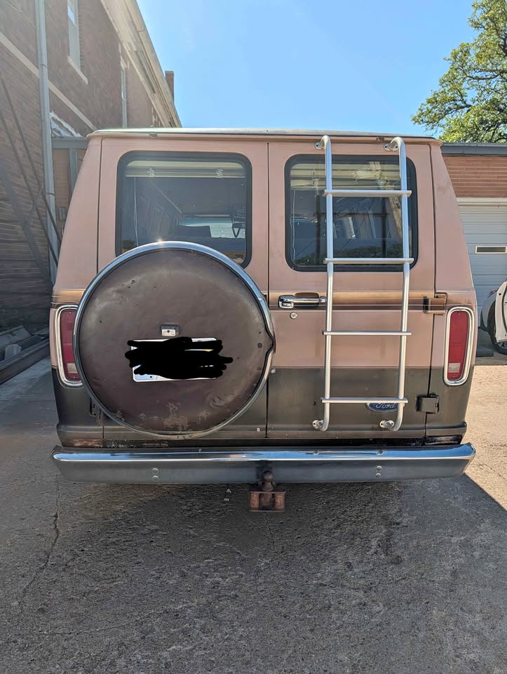 Ford-Econoline-e150-passenger-1987