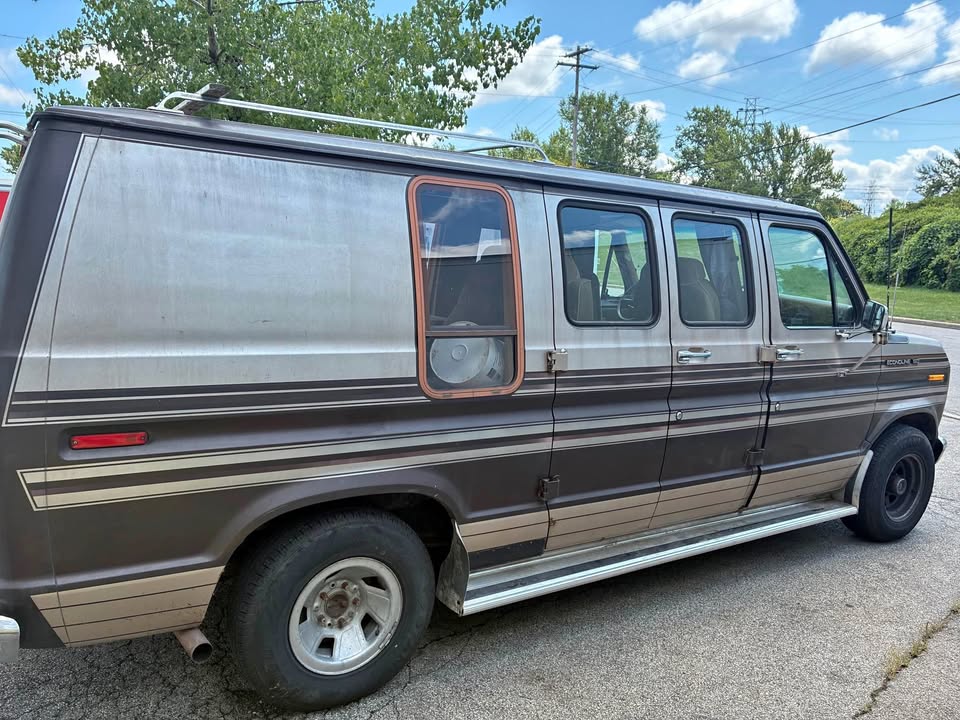 Ford-Econoline-e150-passenger-1989