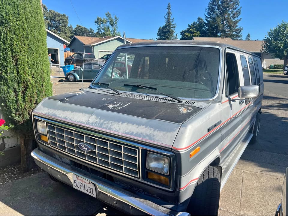 Ford-Econoline-e150-passenger-1989