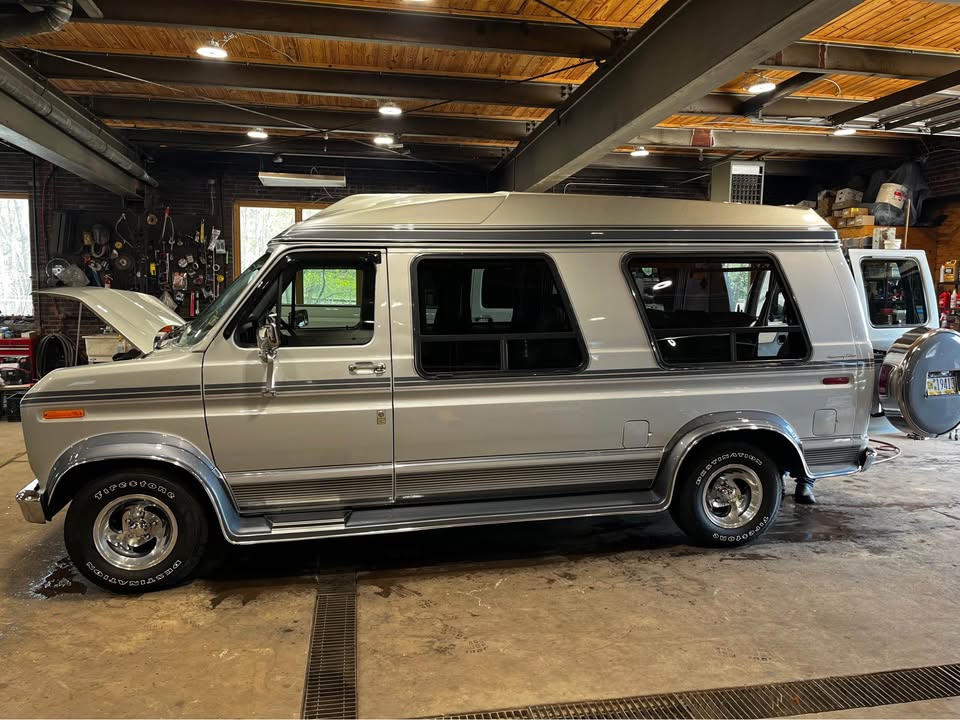Ford-Econoline-e150-passenger-1991
