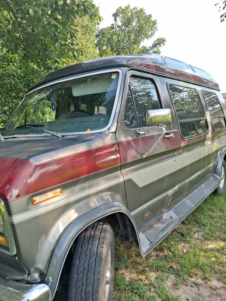 Ford-Econoline-e150-passenger-1991