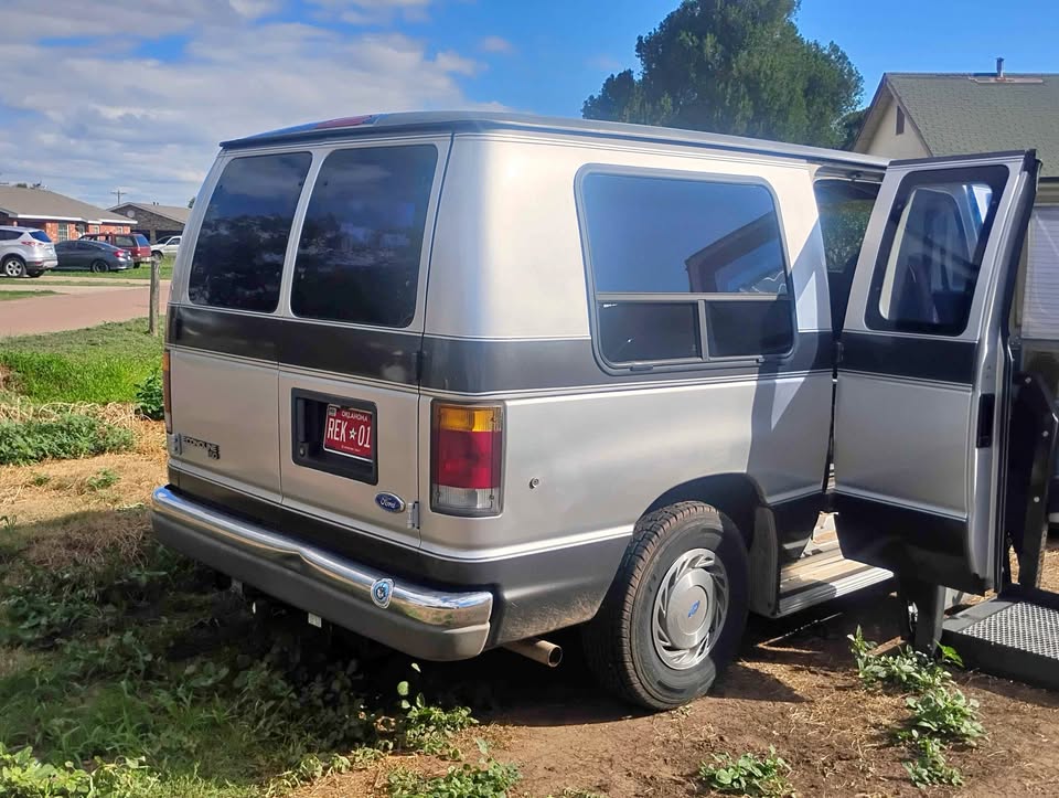 Ford-Econoline-e150-passenger-1992