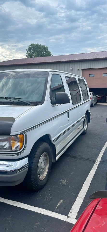 Ford-Econoline-e150-passenger-1992