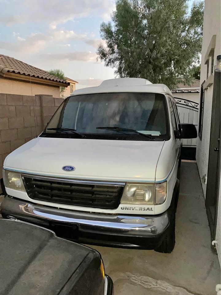 Ford-Econoline-e150-passenger-1993