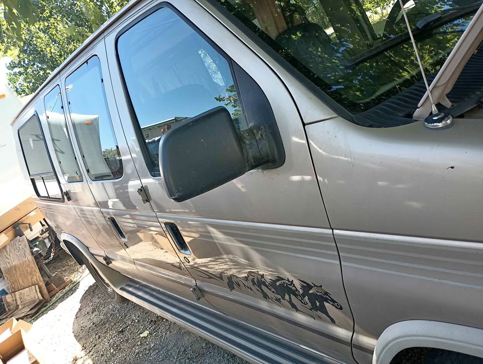 Ford-Econoline-e150-passenger-1994