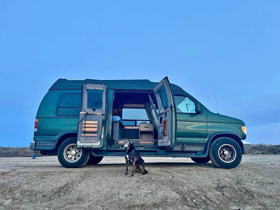 Ford-Econoline-e150-passenger-1994