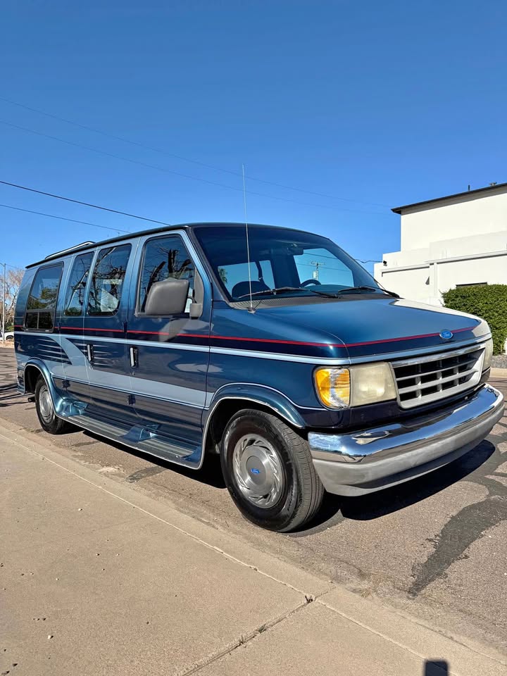 Ford-Econoline-e150-passenger-1994