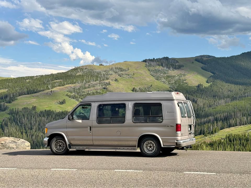 Ford-Econoline-e150-passenger-1995