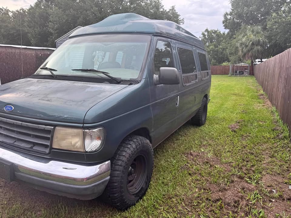 Ford-Econoline-e150-passenger-1995