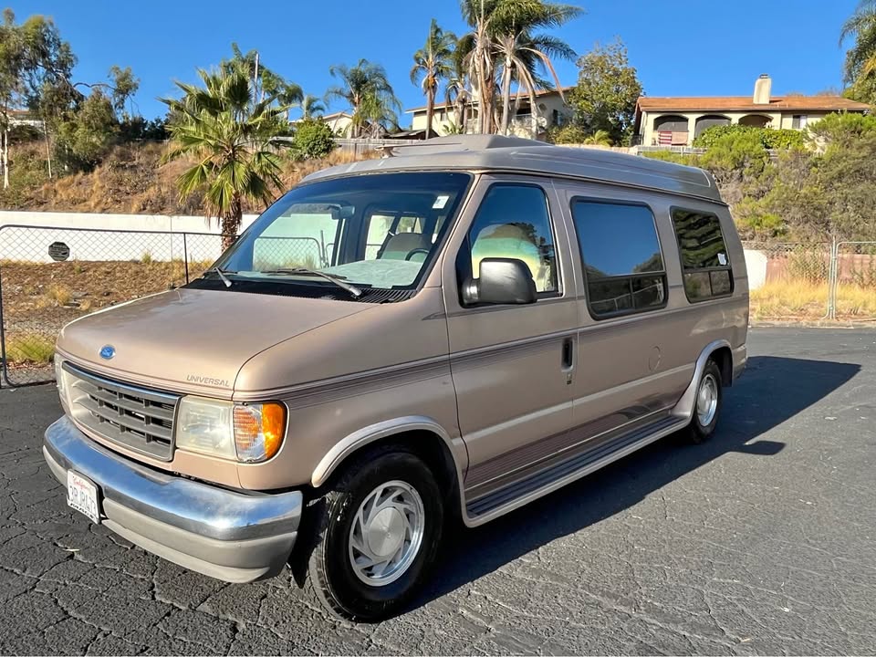 Ford-Econoline-e150-passenger-1996