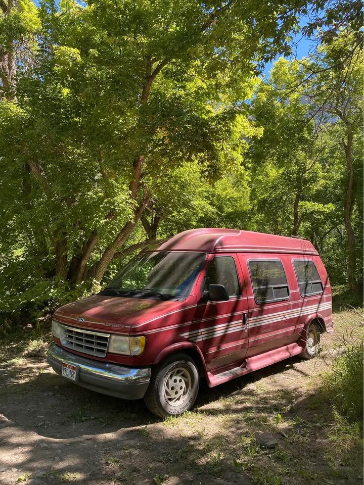Ford-Econoline-e150-passenger-1996