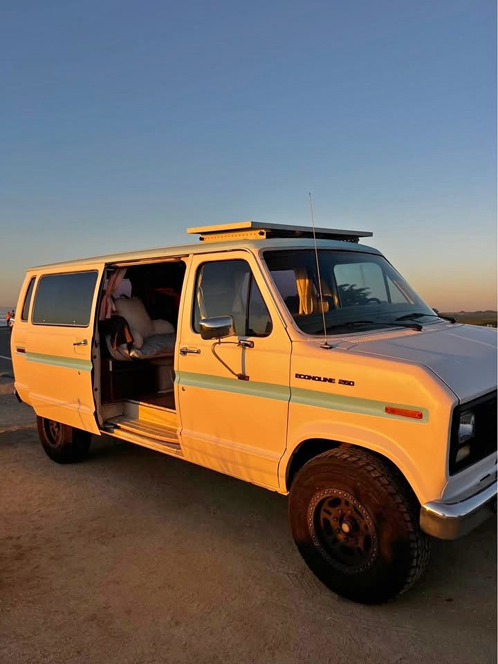 Ford-Econoline-e250-1990