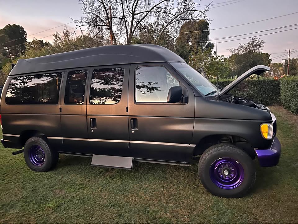 Ford-Econoline-e250-cargo-1990