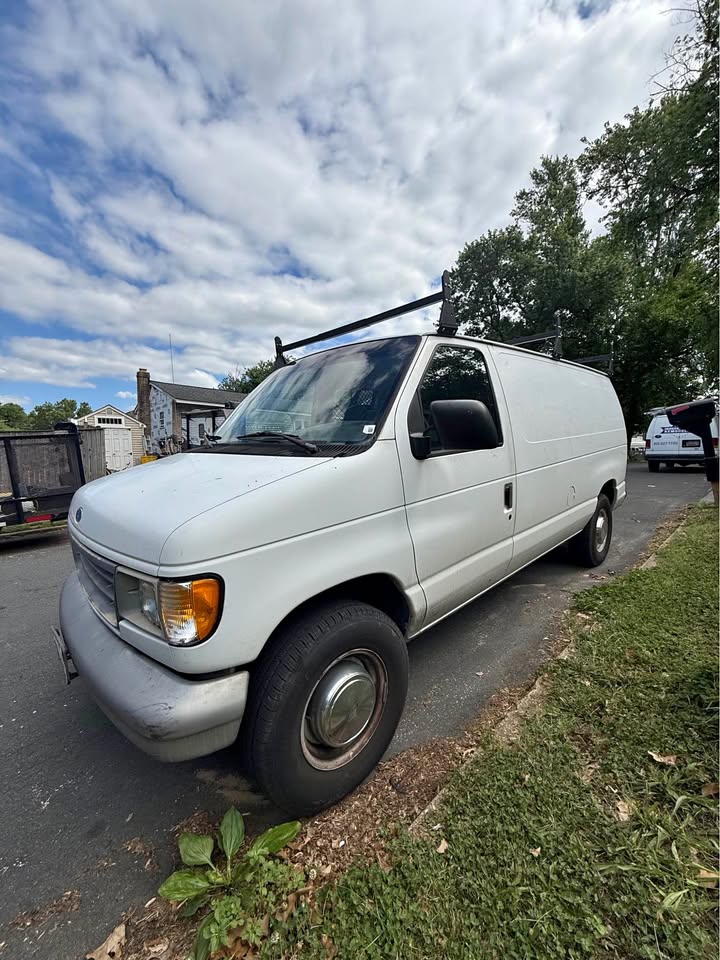 Ford-Econoline-e250-cargo-1995