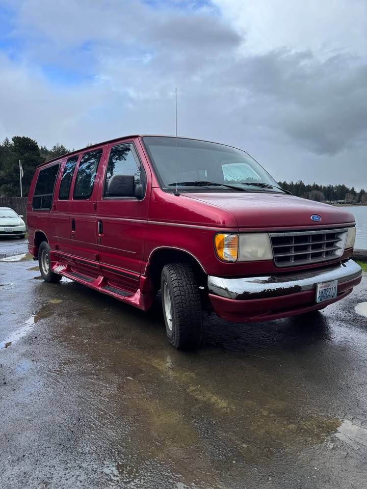 Ford-Econoline-e250-cargo-1996