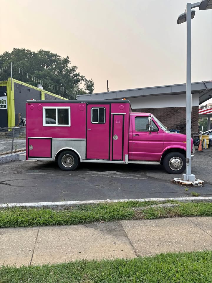 Ford-Econoline-e350-cargo-1985