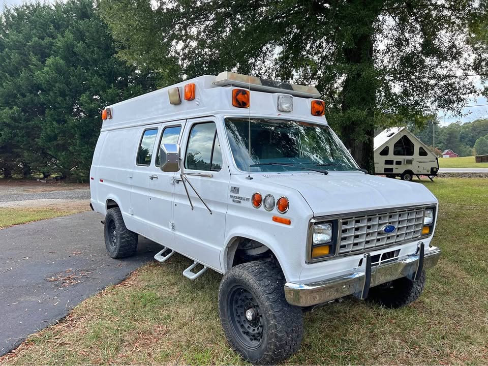 Ford-Econoline-e350-cargo-1987