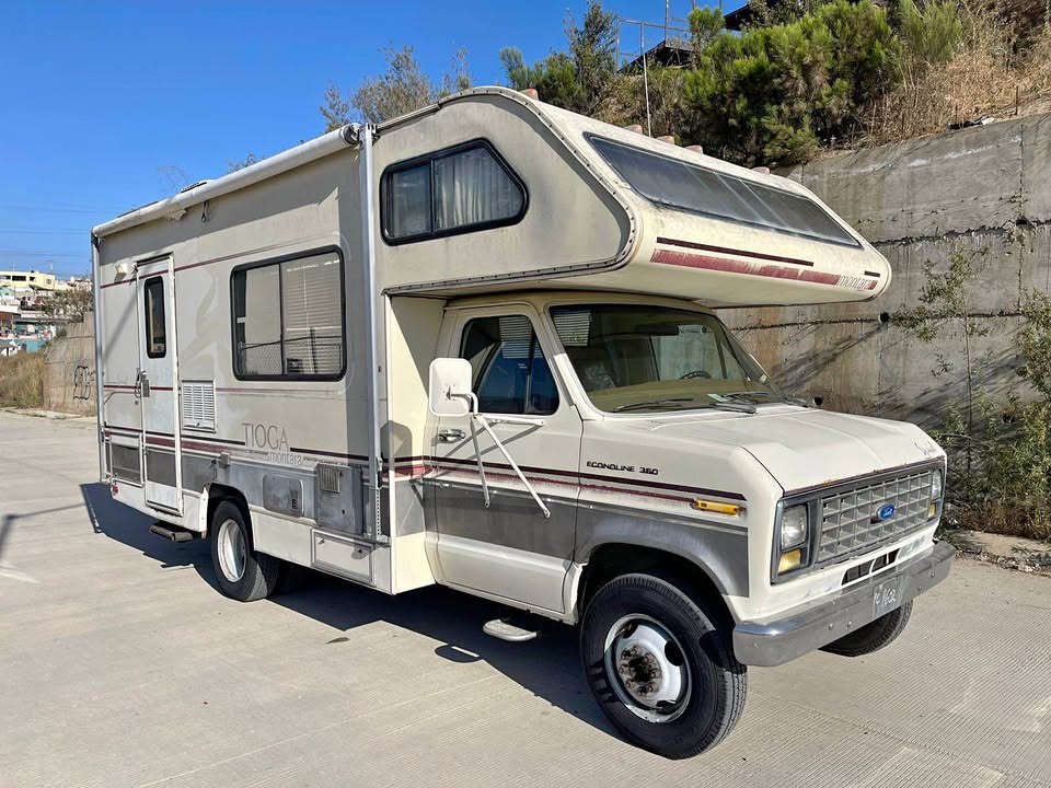 Ford-Econoline-e350-cargo-1990