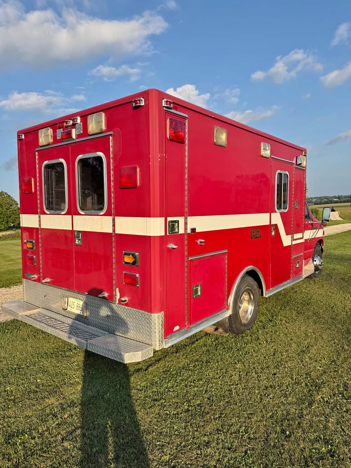 Ford-Econoline-e350-cargo-1992