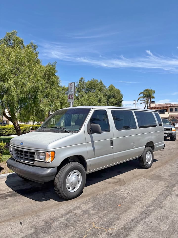 Ford-Econoline-e350-cargo-1992