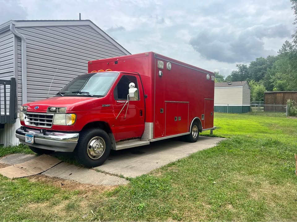 Ford-Econoline-e350-cargo-1992