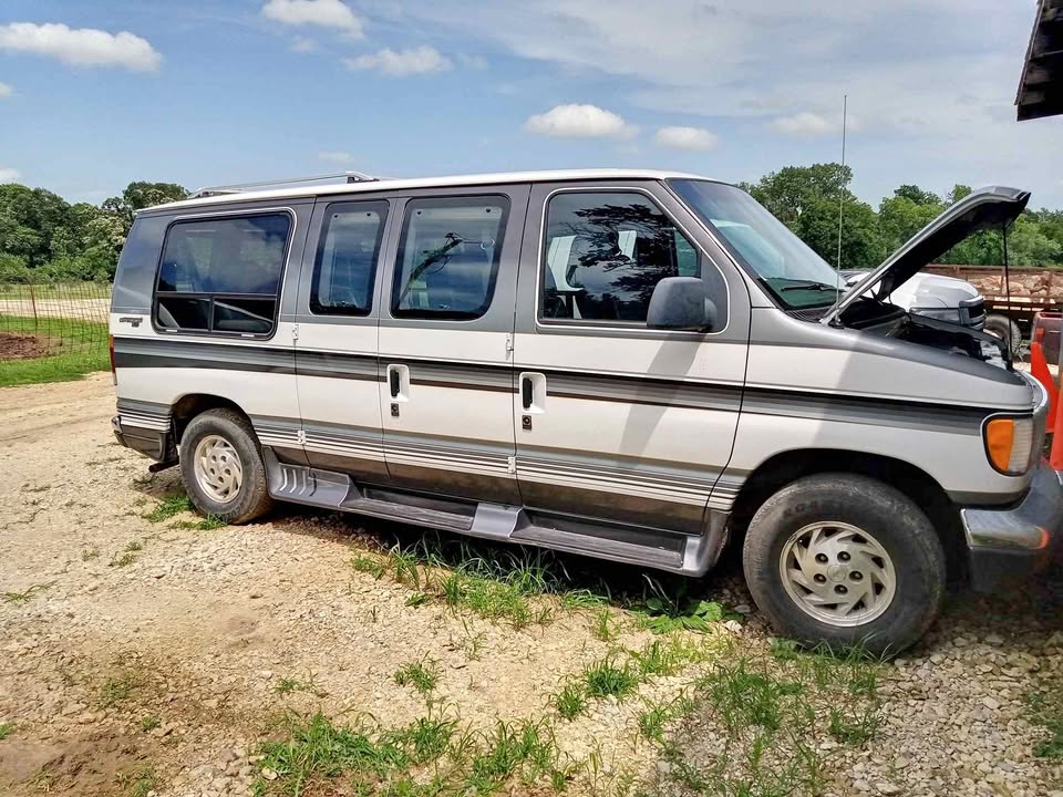 Ford-Econoline-e350-cargo-1994
