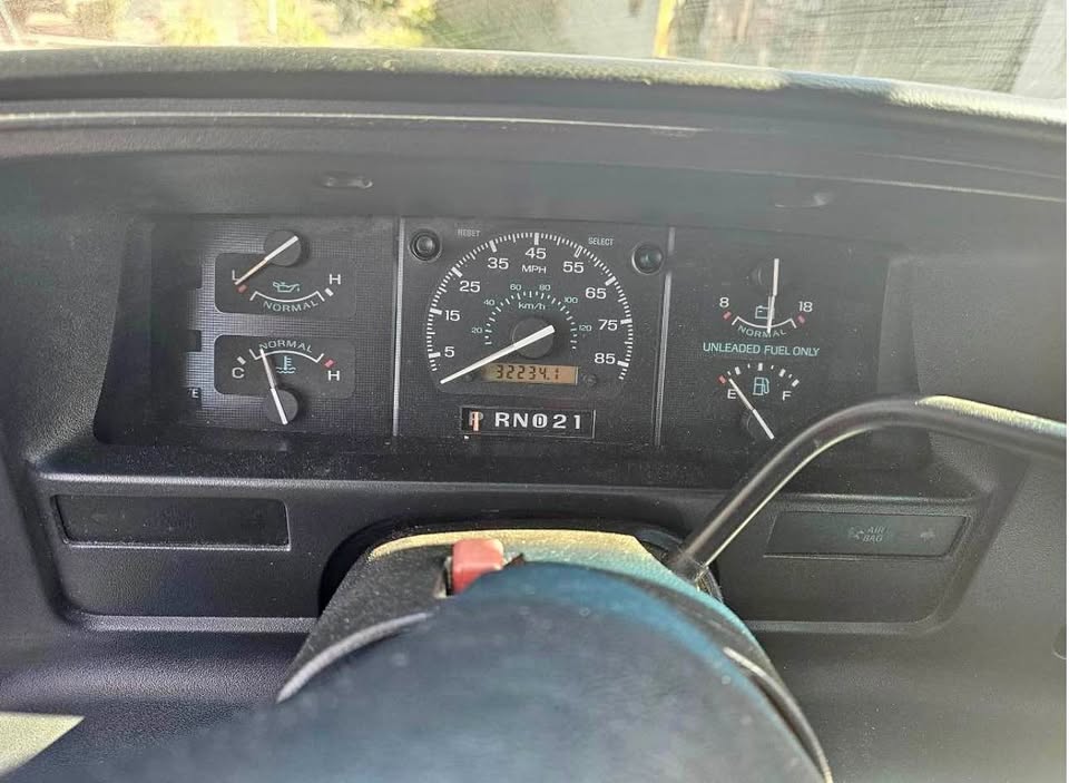 Ford-Econoline-e350-cargo-1994