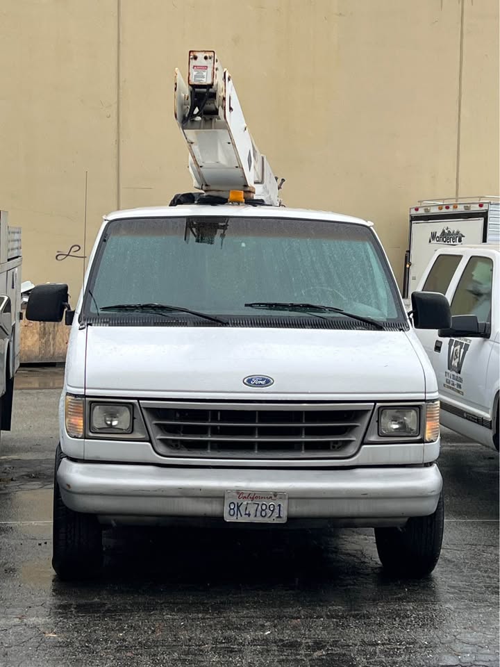 Ford-Econoline-e350-cargo-1995