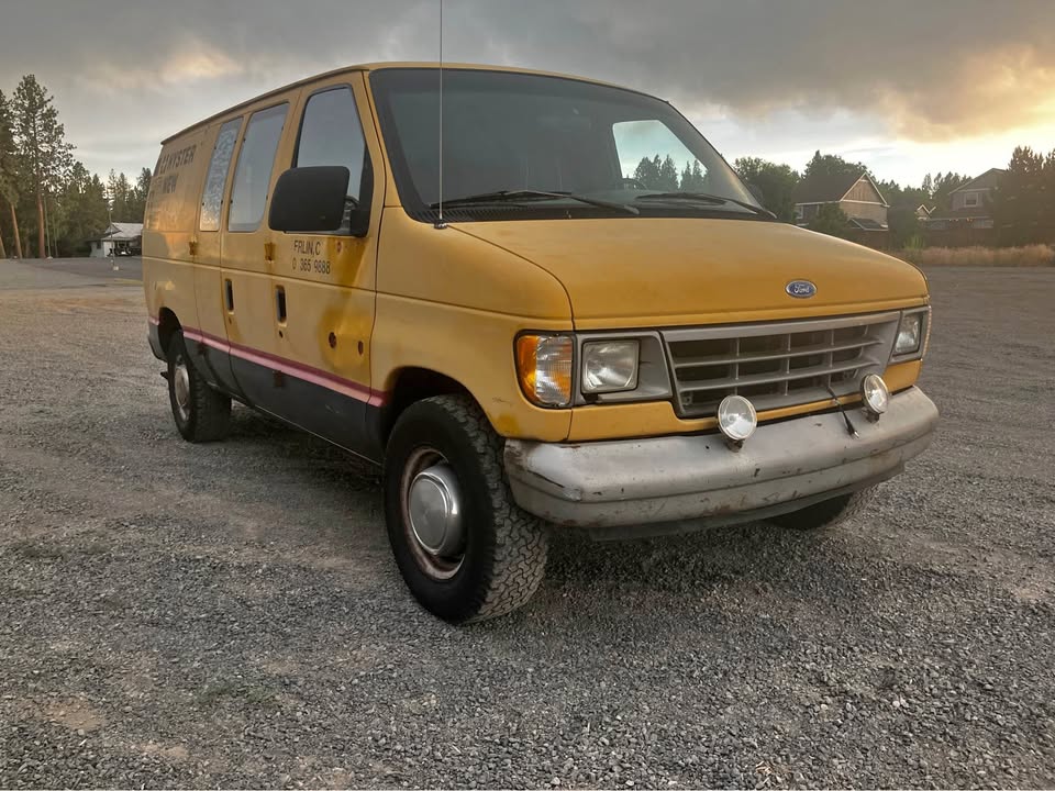 Ford-Econoline-e350-cargo-1995
