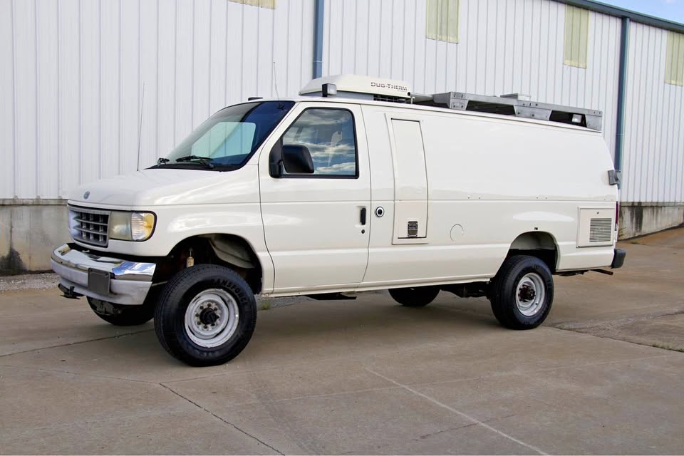 Ford-Econoline-e350-cargo-1995
