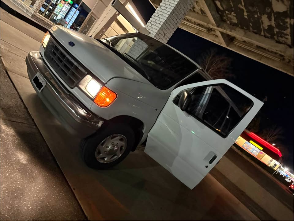 Ford-Econoline-e350-cargo-1995