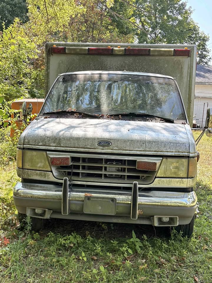 Ford-Econoline-e350-cutaw-1995