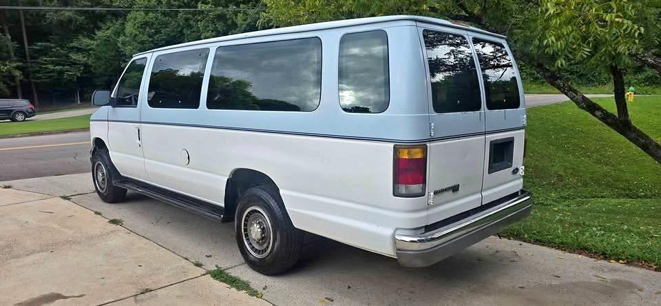 Ford-Econoline-e350-low-mile-nice-van-1992