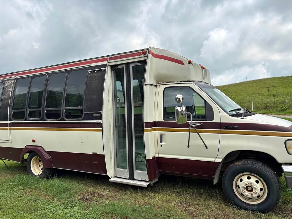Ford-Econoline-e350-super-duty-cargo-1995
