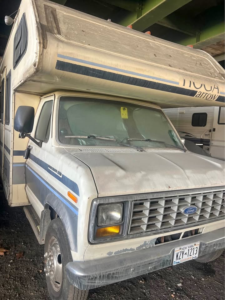 Ford-Econoline-e350-super-duty-cutaway-1989