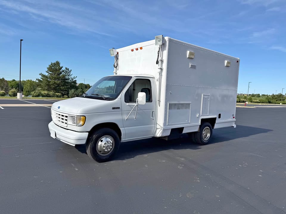 Ford-Econoline-e350-super-duty-cutaway-1994